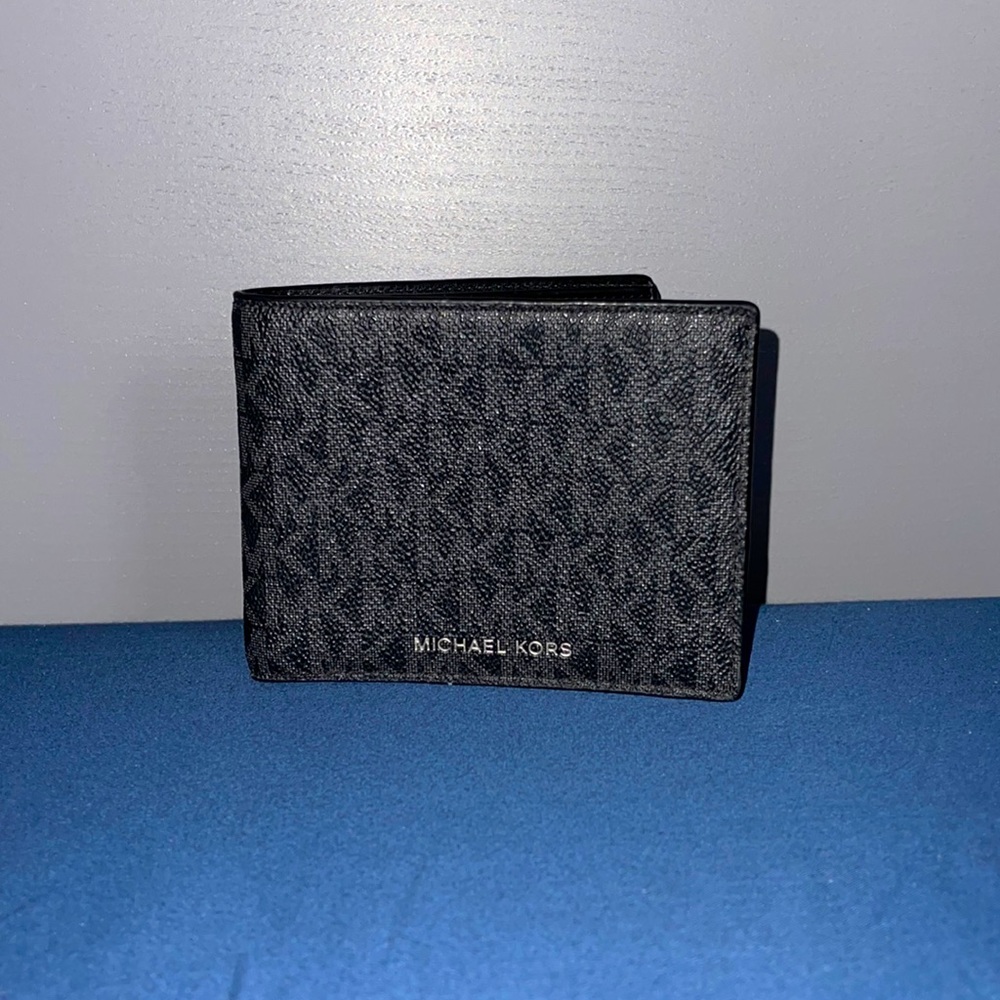 Mens Michael Kors Wallet. Used once. Pretty much brand new